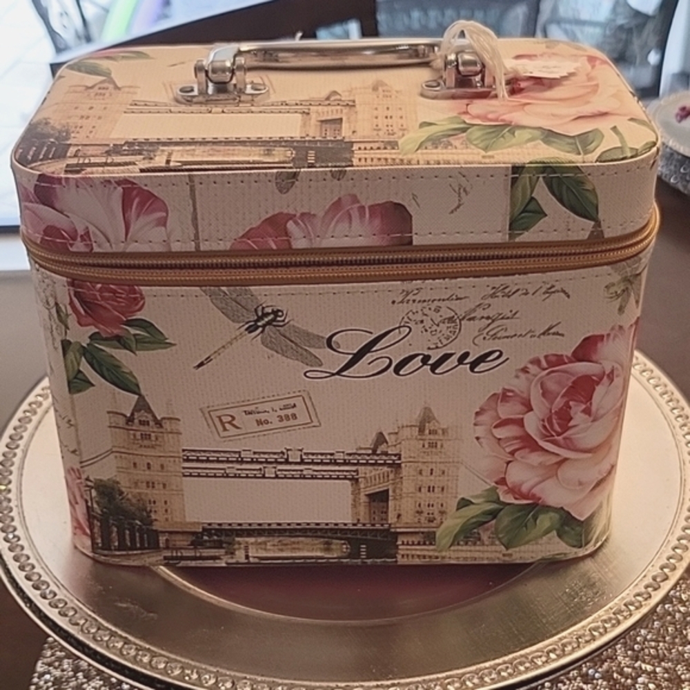 Beautiful Paris theme cosmetic case with silver handle.9"W x 7"H.